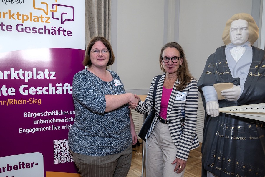 Anna Balkenhol (ISSA-Bonn) mit Dr. Christine Lötters (Foto Jo Hempel)